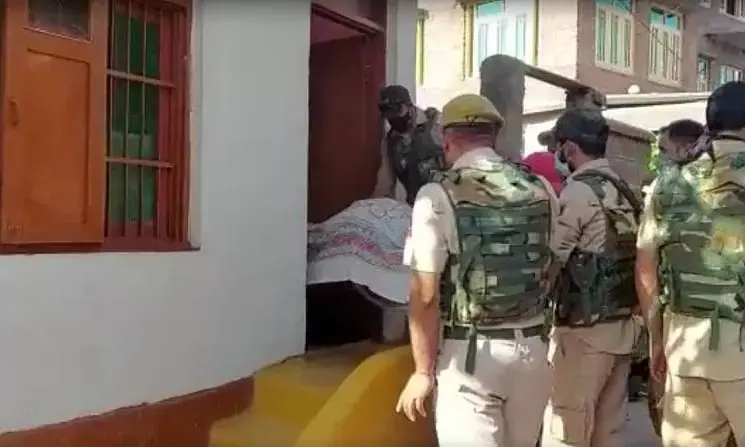 मर्डर : भाजपा नेता और उनकी पत्नी को गोलियों से भूना…..घर में घुसकर की अंधाधुंध फायरिंग …. डर से होटल में रह रहे थे, हाल ही में लौटे