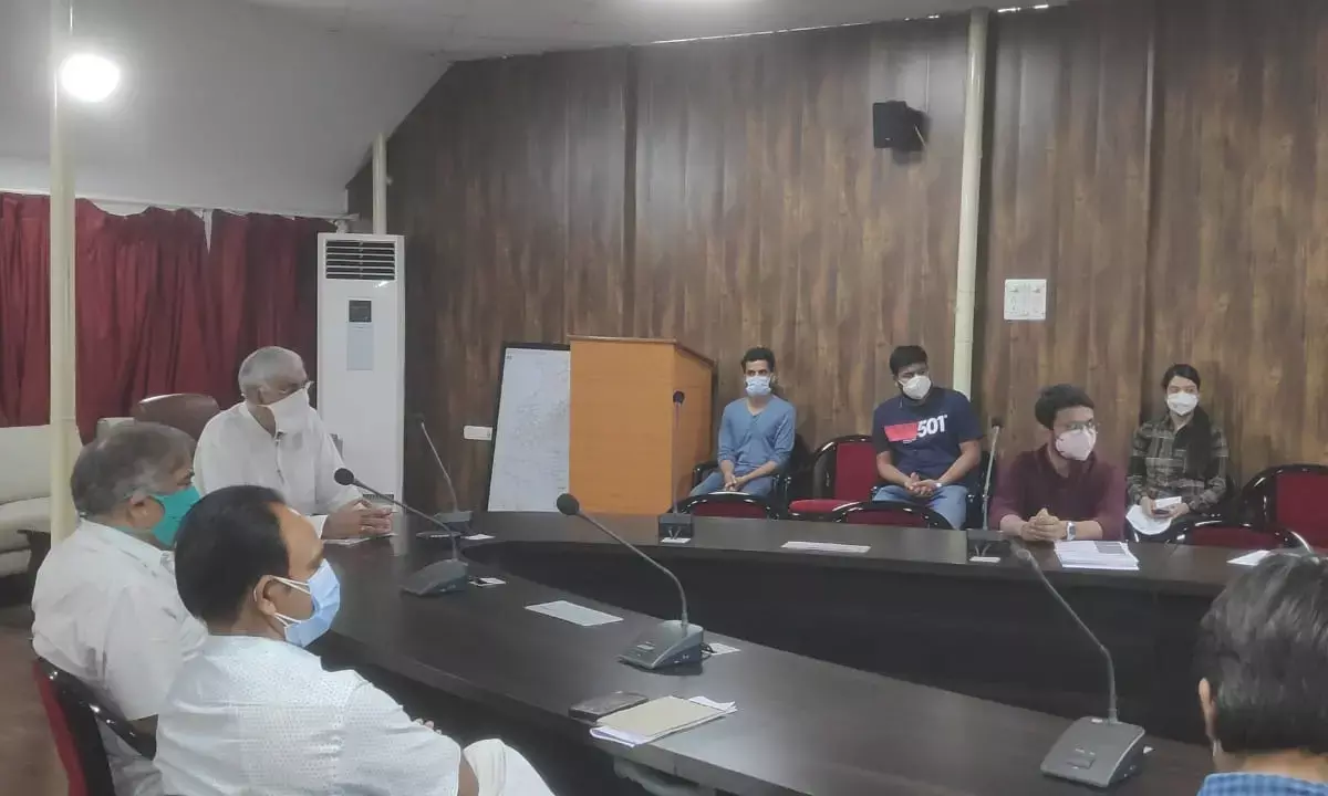 जूडो ने स्वास्थ्य मंत्री टी एस सिंहदेव से चर्चा के बाद हड़ताल सशर्त स्थगित की.. माँग पूरी होने तक काली पट्टी बांध कर काम करेंगे.. 1 मई तक की दी मियाद