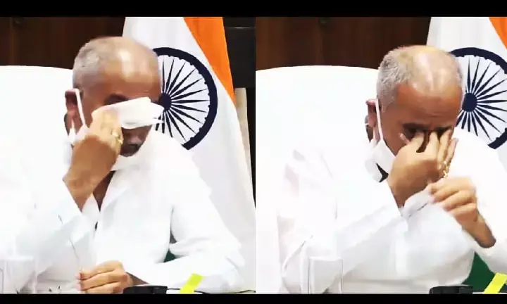 VIDEO : ….रो पड़े मुख्यमंत्री भूपेश बघेल …… नर्स वर्षा गोंड़ाने की कोरोना में दुख भरी कहानी सुनकर रोने लगे CM………बस इतना ही कह पाये….आपने जो किया उसकी जितनी तारीफ की जाये कम है