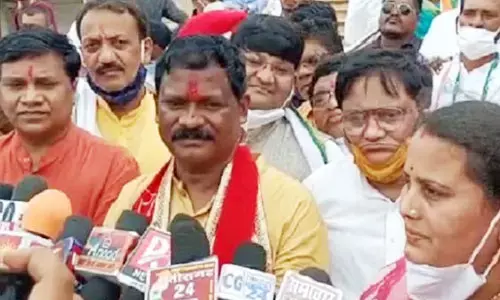 VIDEO : मंत्रीजी को सुनाई नहीं देता ….शराबबंदी पर पूछा रिपोर्टर ने सवाल, तो मंत्री बोले- आप क्या बोले हमको सुनाईये नहीं दिया….और फिर…