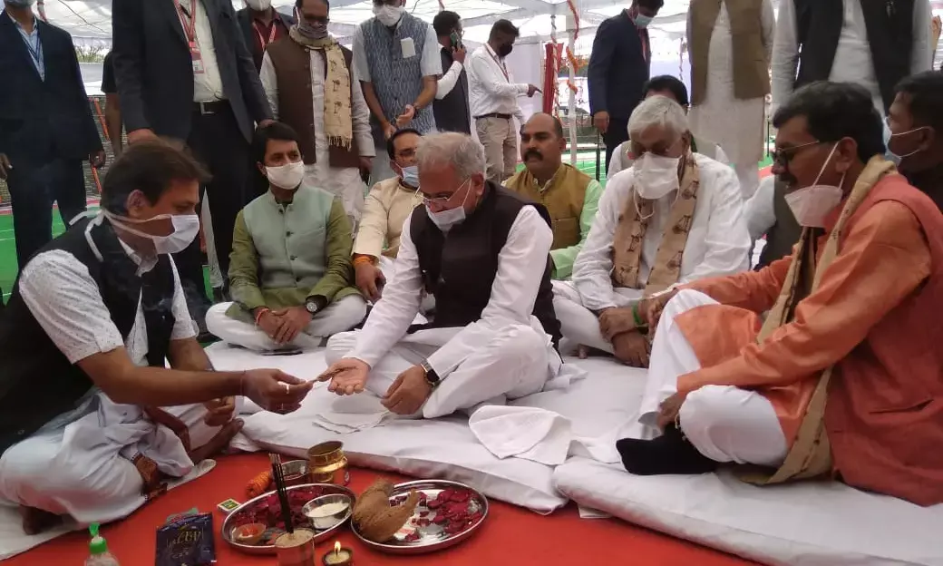 जांजगीर में विधानसभा अध्यक्ष महंत की चुटकी – “मैं और डॉ प्रेमसाय 80 मॉडल.. पर खटारा दोनों नही है” मंत्री सिंहदेव ने महंत को कहा – “हमारे प्रिंसिपल सर को प्रणाम”