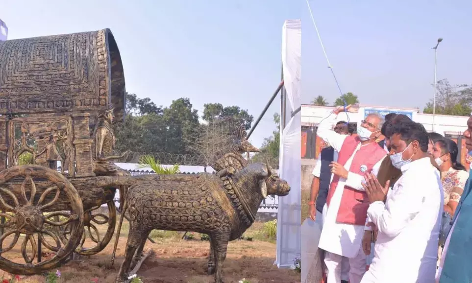 जब मुख्यमंत्री देखते ही रह गए कांसे से बनी बैलगाड़ी को…. कहा-  बस्तर का बेल मेटल शिल्प बेजोड़…. 