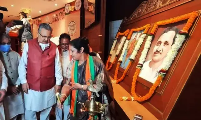 प्रभारी पुरंदेश्वरी का कांग्रेस पर तल्ख निशाना लेकिन भाजपा के लिए कहा ”रणनीति मीडिया में बताने के लिए नही” डॉ रमन सिंह का तंज ”किस चेहरे की चिंता करें कांग्रेस खुद कंफ्युज है”