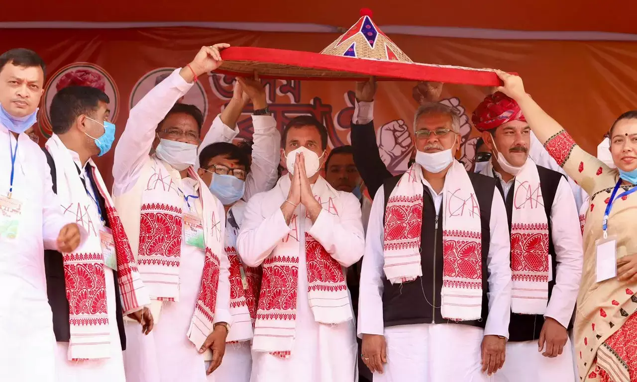 असम में गरजे भूपेश बघेल ने बीजेपी से पूछा- जो रेलवे स्टेशन बना है, वो क्या तुम्हारे दादाजी ने बनाया है?….एयरपोर्ट क्या तुम्हारे नाना ने बनाया है?….ऑयल कंपनी क्या तुम्हारे काका के दहेज में आया है ?…जो बेच रहे हो….राहुल गांधी के साथ मंच किया साझा…