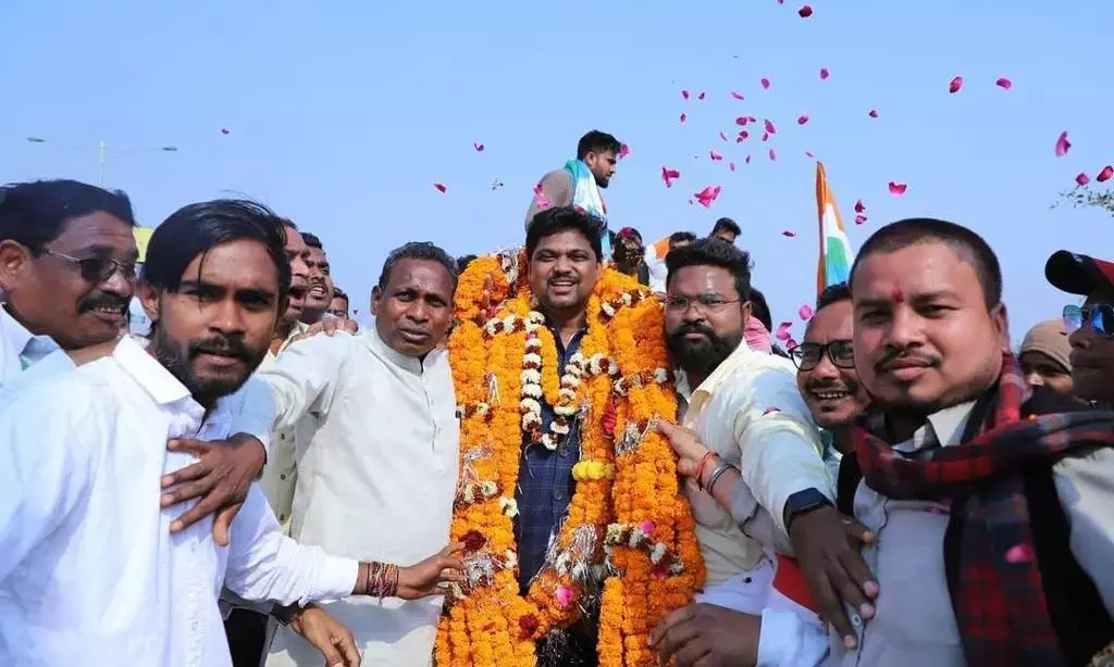 रायपुर पहुंचे NSUI के राष्ट्रीय सोशल मीडिया चेयरमैन आदित्य भगत का एयरपोर्ट पर शानदार स्वागत…. प्रेस कांफ्रेंस में बोले- युवाओं व बेरोजगारों की देशभर में आवाज बनेगा NSUI सोशल मीडिया डिपार्टमेंट