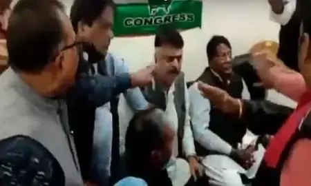 कांग्रेस भवन में कांग्रेसी नेताओं का हंगामा, प्रदेश अध्यक्ष की मौजूदगी में आपस में भिड़े….