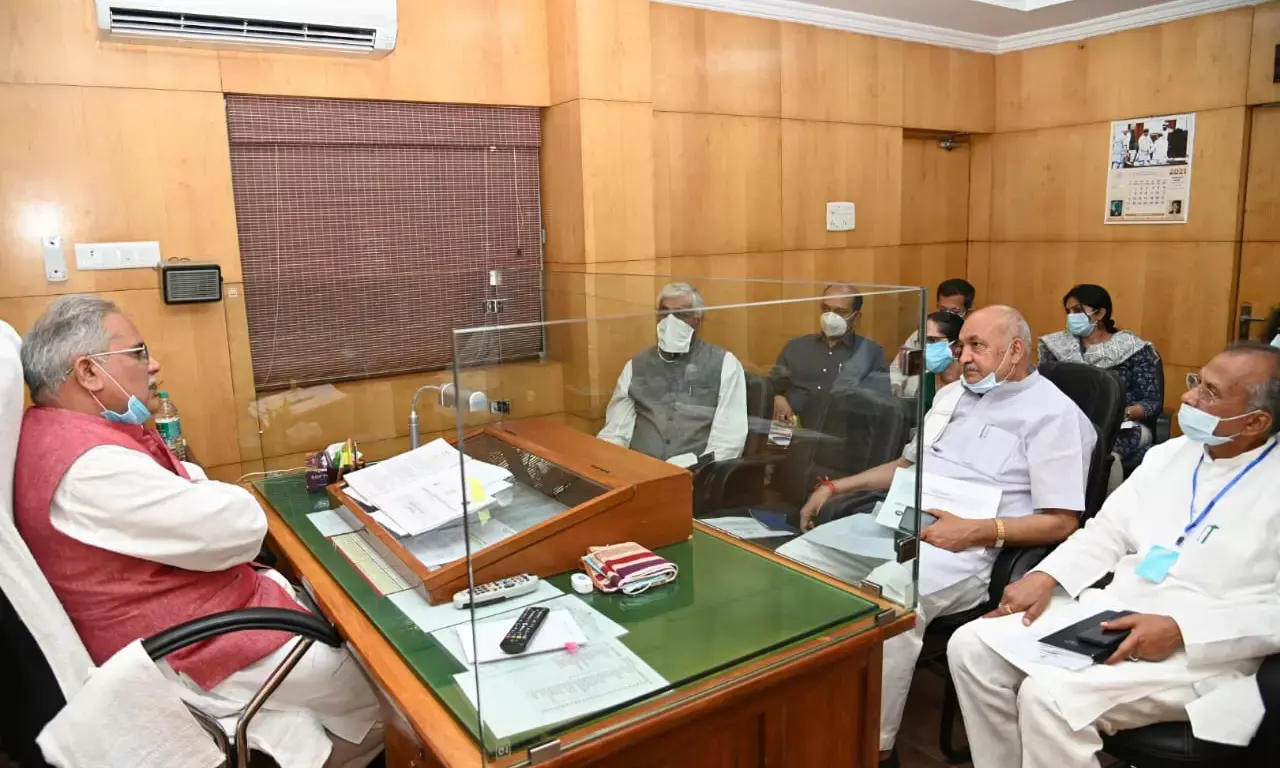 बिग ब्रेकिंग : CM भूपेश ने कोरोना को लेकर मंत्रियों-अफसरों के साथ उच्च स्तरीय बैठक…. मास्क नहीं लगाने पर कार्रवाई के निर्देश…. कलेक्टरों को जारी हुआ निर्देश… पढ़िये क्या -क्या लिया गया है फैसला
