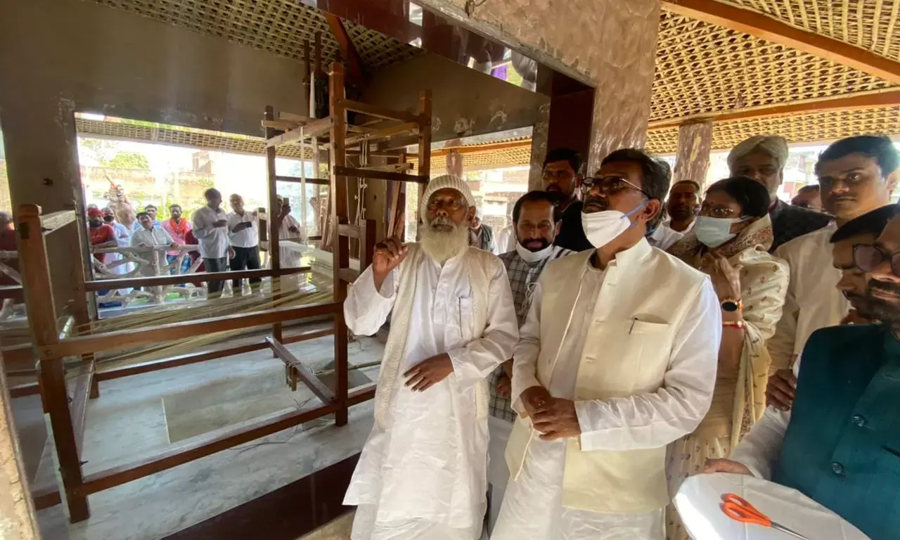 विस अध्यक्ष महंत ने किया कबीर झोपड़ी का लोकार्पण, बोले…सब कबीर को खोज रहे हैं, पर कबीर नहीं मिलते, कबीर को खोजना है तो खुद में खोजना होगा