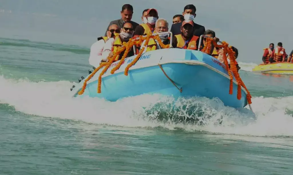 सतरेंगा की खुबसूरती ने मुख्यमंत्री भूपेश बघेल को बनाया मुरीद……तैरते रेस्टोरेंट में ली चाय की चुस्की… वाटर स्पोर्ट्स का भी लिया लुत्फ….कलेक्टर किरण की खूब की तारीफ