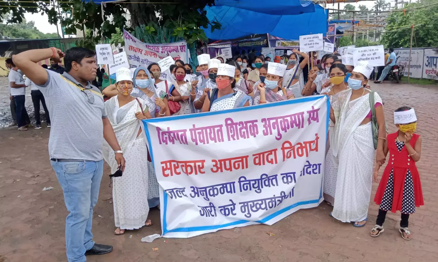 अनुकम्पा नियुक्ति की मांग को लेकर विधानसभा रैली में शामिल हुए टीचर्स एसोसिएशन…  बोले- पीड़ित परिवार की मांग जायज, दिवंगत शिक्षकों के आश्रित को शीघ्र दें अनुकम्पा नियुक्ति