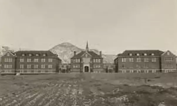 स्कूल में मिलीं 182 बच्चों की कब्र, देश में मचा हडकंप… अब तक की खोज में मिलीं 1,000 से ज्यादा कब्र