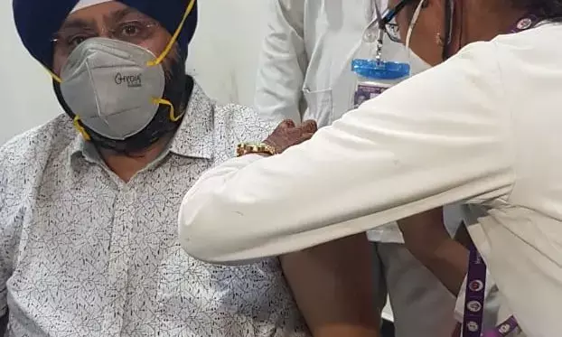 ओलम्पिक संघ महासचिव गुरूचरण होरा ने लगवाई वैक्सीन, लोगों से खुद को और परिवार को बचाने मास्क और टीका लगवाने किया आग्रह