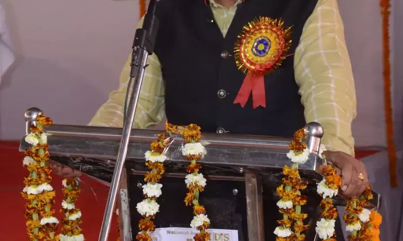 स्व. बसंत शर्मा के परिजनों की अभिनव पहल, तेरहवीं पर 13 ब्राम्हणों को भोजन की बजाय ऑक्सीजन देने वाले 13 पौधे लगाकर दी श्रद्धांजलि