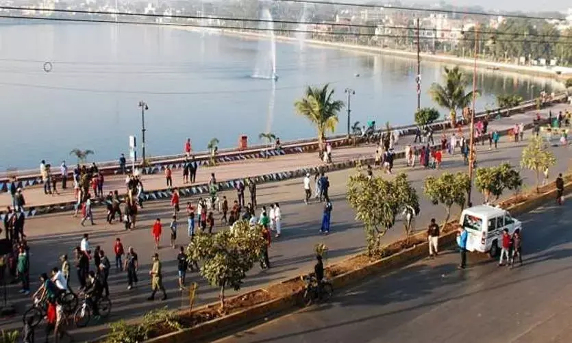 मरीन ड्राइव में अब गाड़ी खड़ी करने पर देना होगा किराया…निगम ने पार्किंग शुल्क किया निर्धारित….