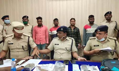 कैशियर लूटकांड का खुलासा : नोटों से भरा बैग मिला खाली, तो कैशियर का टिफिन ही बैठकर खाने लगे थे लूटेरे….. कैशियर को लूटने की प्लानिंग जेल में हुई थी तैयार……6 बाइक सवार ने दिया था लूट की वारदात को अंजाम…. 4 गिरफ्तार