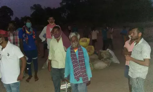 तेंदूपत्ता लेने से किया इंकार, ग्रामीणों ने किया हंगामा….  देर रात तक जुटी रही ग्रामीणों की भीड़