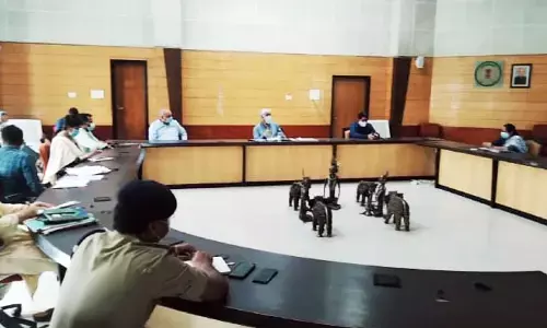 लॉकडाउन बिग ब्रेकिंग : रायपुर में लॉकडाउन पर फैसला अब से कुछ देर बाद…. स्वास्थ्य मंत्री और प्रभारी मंत्री ले रहे हैं जिला प्रशासन, पुलिस, निगम और स्वास्थ्य विभाग के अफसरों की बैठक…. लॉकडाउन पर भी हो रही है बैठक में चर्चा…