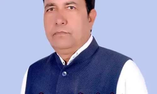 शिक्षक की मौत : कांवर यात्रा पर गये शिक्षक की कार में हुई मौत….. पूजा कर लौटते वक्त अचानक बिगड़ी तबीयत….मदद मांगने तक का नहीं मिला मौका, शोक की लहर