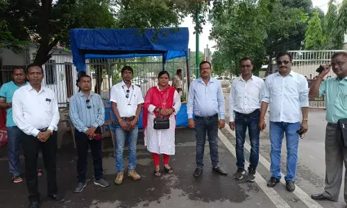 मुख्यमंत्री निवास में टीचर्स एसोसिएशन ने सौपा ज्ञापन…