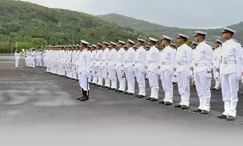 इंडियन नेवी JOB:  भारतीय नौसेना में निकली है 2500 वैकेंसी…12वीं पास करें आवेदन…. अंतिम तारीख 5 मई