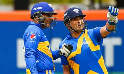 ब्रेकिंग : सचिन तेंदुलकर कोरोना पॉजेटिव..ट्वीट कर संक्रमित होने की जानकारी दी…… रायपुर में रोड सेफ्टी टूर्नामेंट खेलकर लौटे थे…. 22को रायपुर से मुंबई हुए थे रवाना