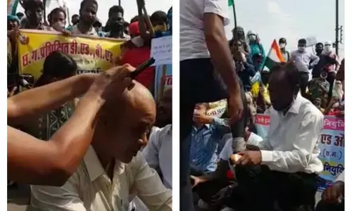 शिक्षक अभ्यर्थियों ने जूता पाॅलिश कर मुंडवाया सिर… नियुक्ती की मांग को लेकर डीएड-बीएड संघ का राजधानी में बड़ा प्रर्दशन…देखें वीडियो