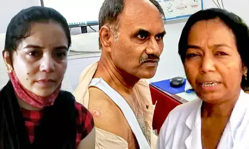 CG VIDEO : नर्स ने डाक्टर पर फेंका गरम चाय, फिर कॉलर पकड़कर खसीटा …….दो महिला कर्मचारियों की हुई लड़ाई में डाक्टर की हुई पिटाई…..देखिये पूरा वीडियो