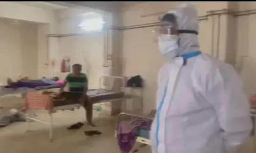 भिलाई नगर निगम कमिश्नर व्यवस्थाओं का जायजा लेने निकले पीपीई किट पहनकर…