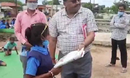 CG-VIDEO: “हिंदी MA शिक्षक हिंदी में लिख नहीं पाये, 7वीं व चौथी के बच्चे 2 का पहाड़ा व पहली की किताब नहीं पढ़ पाये”…. DEO के इंस्पेक्शन में खुली छत्तीसगढ़ में पढ़ाई की बदहाली की पोल….अब प्रधान पाठक व शिक्षकों पर हुई कार्रवाई