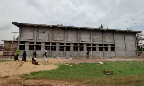 विधायक देवेंद्र यादव की पहल से संधारण हो रहा खुर्सीपार का ऑडिटोरियम…