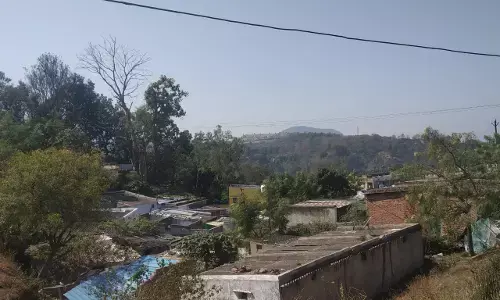 नीचे धधकता कोयला और बेकाबू आग.. उपर बसी बस्ती .. धसक गई ज़मीन..टूट गए घर.. SECL के अधिकारी बोले “बेजा क़ब्ज़ा धारियों को पहले तीन नोटिस दे चुके, लोग हटने तैयार नहीं”