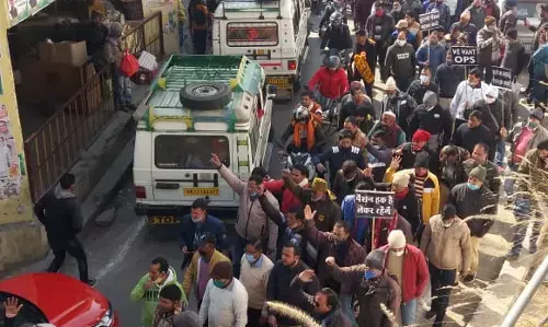 पुरानी पेंशन बहाली की मांग को लेकर देशभर में होगा बड़ा आंदोलन… – वीरेंद्र दुबे-  जब एक दिन या अल्प समय के सांसद, विधायक को पेंशन मिल सकता है तो कर्मचारियों-अधिकारियों को क्यों नहीं..