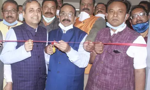 करोना के टीकाकरण का शुभारम्भ हुआ… मापदण्डो और निर्देशो के अनुरुप हौ रहा टीकाकरण… टीका लगने के बाद कर्मचारियों से मिले विधायक