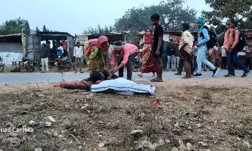 सड़क सुरक्षा माह में लोगों को यातायात नियमों की दी जा रही थी जानकारी…..इधर बढ़ते ही जा रही जिले में सड़क दुर्घटनाएं….फिर तेज रफ्तार हाइवा ने ले ली युवक की जान