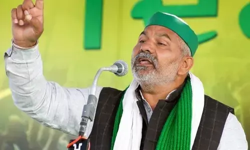 किसान आंदोलन का सबसे चर्चित नाम है राकेश टिकैत……दिल्ली पुलिस में सब इंस्पेक्टर रह चुके राकेश अब तक 44 बार जा चुके हैं जेल…. MA और LLB तक की पढ़ाई कर चुके इस चर्चित नेता के बारे में जानिये