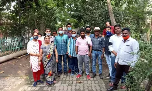 अनियमित महासंघ के द्वितीय चरण अगस्त क्रांति सप्ताह का हुआ आगाज, कार्यालयों में काली पट्टी बांध कर मौन रहकर कार्य कर रहे अनियमित कर्मी