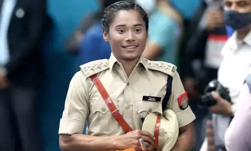 एशियाई खेलों में गोल्ड जीत चुकी हिमा बनी डीएसपी, सोशल मीडिया पर शेयर की फोटो