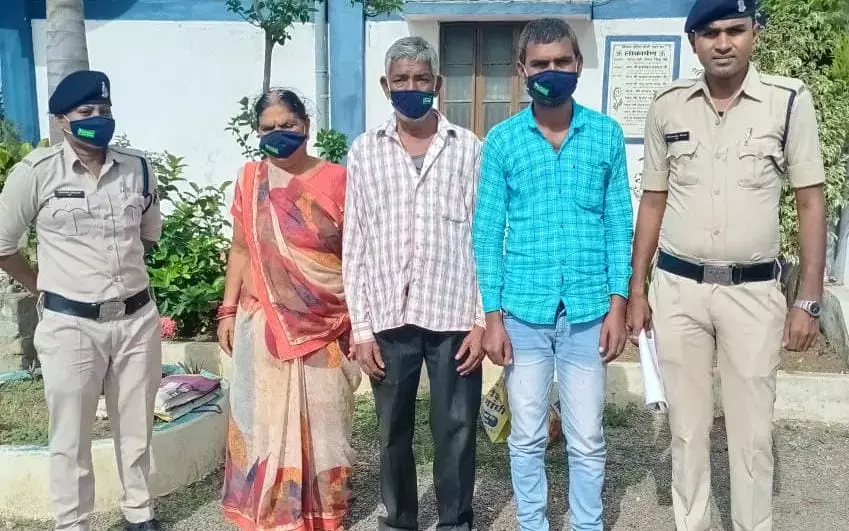 गर्भवती पत्नी से पति, सास और ससुर ने की लात-घूंसे से मारपीट…  बच्चे की हुई मौत, तीनों गिरफ्तार