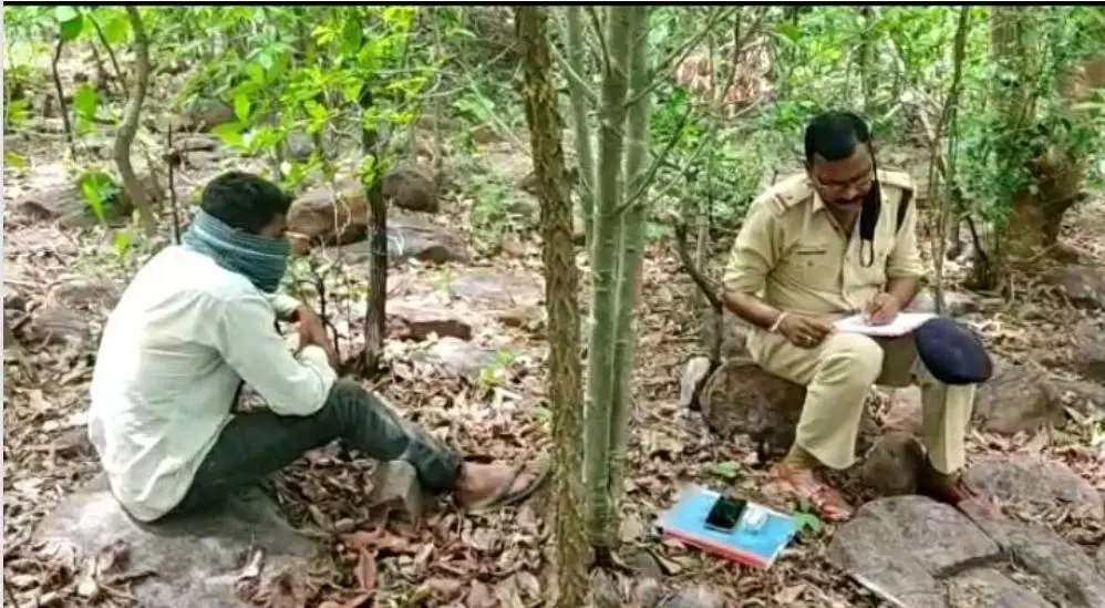 मरने के लिए फांसी पर लटके प्रेमी जोड़े…फिर प्रेमी का फंदा टूटा और गर्भवती प्रेमिका की हो गयी मौत, पांच दिन बाद खुद थाने पहुंचकर बताई सच्चाई तो…