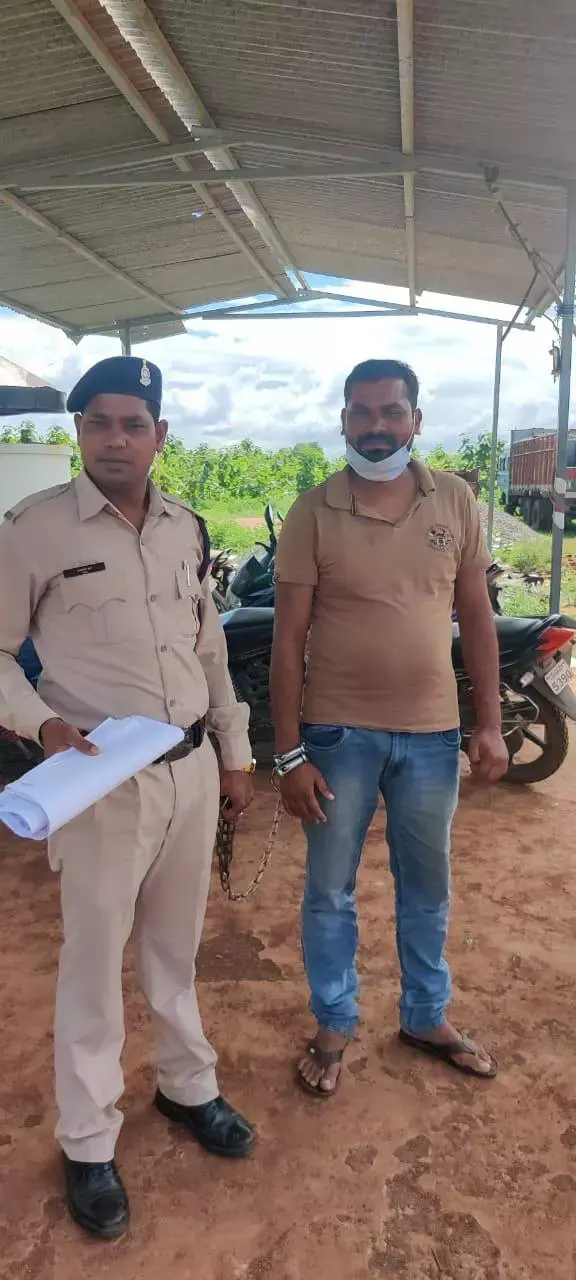 सरपंच गिरफ्तार: रेप करने वाले आरोपी सरपंच को पुलिस ने पकड़ा, चाकू की नोक पर महिला से किया था बलात्कार
