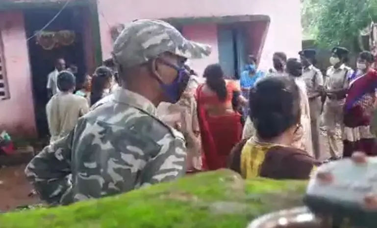 भूत के नाम पर हंगामा: महिलाओं ने मचाया बवाल, भूत भगाने के नाम पर बुलाया बैगा और बैगा पर ही सवार होकर बोलीं “हमें कैसे निकालेगा”