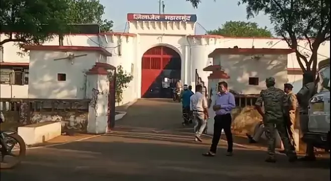 कैदी फरार ब्रेकिंग: छत्तीसगढ़ में जेल की दीवार फांद 5 कैदी भाग निकले, लूट, डकैती और बलात्कार के थे आरोपी, मचा हड़कंप