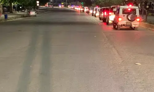 राजधानी में लॉकडाउन.. पचास से अधिक गाड़ियों में पुलिस उतरी सड़कों पर.. कप्तान अजय यादव बोले – “ लॉकडाउन का अनुशासन है.. नागरिक सहयोग करें.. लॉकडाउन में लापरवाही पर पुलिस सख़्ती बरतेगी”