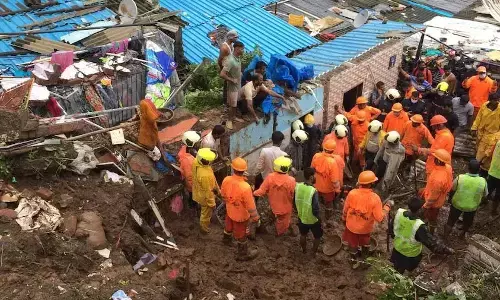 24 की मौत : बारिश की वजह से दो बड़े हादसों में 24 की मौत… आधी रात को गिरी दीवारें… अभी भी रेस्क्यू जारी