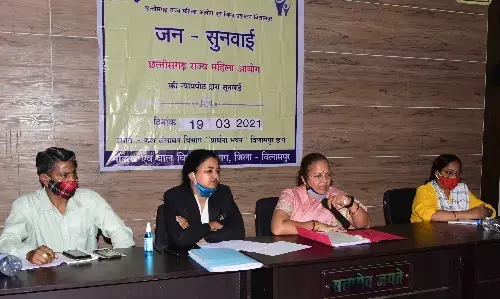 शादीशुदा कांस्टेबल का था अफेयर…बीबी की शिकायत पर आयोग ने बर्खास्त करने की भेजी अनुशंसा…..महिला बाल विकास विभाग की पर्यवेक्षक पर कार्रवाई के लिए लिखा पत्र