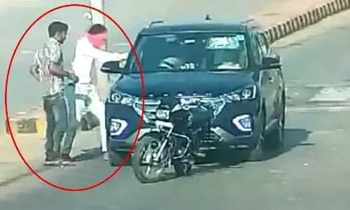 LIVE मर्डर : डाक्टर पति-पत्नी का मर्डर : डॉक्टर दंपति की दिनदहाड़े गोली मारकर हत्या, कैमरे में कैद लाइव मर्डर….CCTV से हुई हत्यारों की पहचान तो सामने आया रोंगटे खड़े कर देने वाला राज