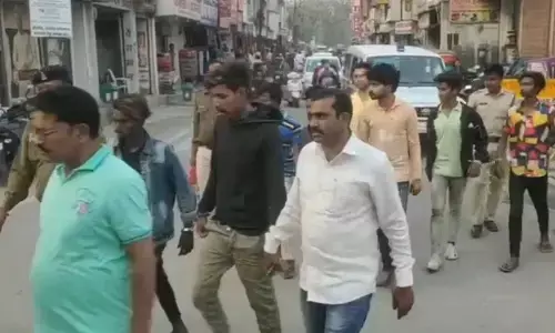 VIDEO: कोतवाली पुलिस ने चोरी और लूट के सात आरोपियों का पुलिस ने निकाला जूलूस.. कोर्ट में पेश जेल दाखिल