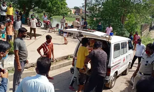 पति लेकर आया महिला मित्र को घर… पत्नी ने पूछा तो हंसिया से हमला कर उतारा मौत के घाट, फिर खुद थाने पहुंचकर किया सरेंडर