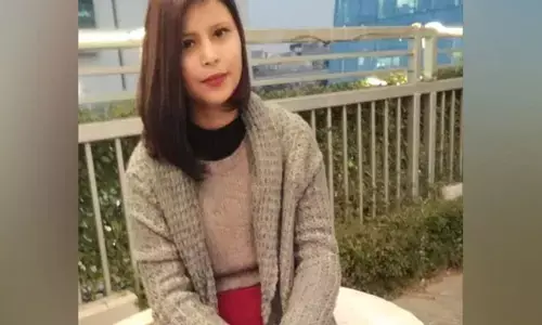 आइसक्रीम खाते ही एयरहोस्टेस की मौत, 24 घंटे बाद होटल में फंदे से लटका मिला रिश्तेदार का शव… संदिग्ध हालात में मौत पर सड़कों पर उतर गए लोग