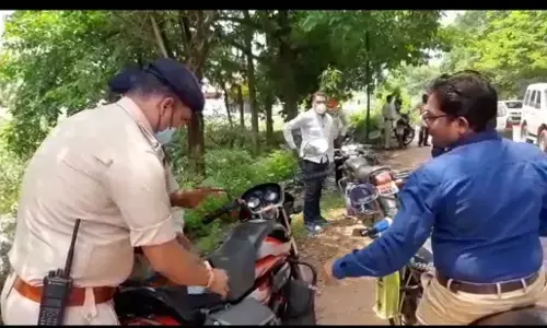 यातायात नियम तोड़ने वाले 73 सरकारी कर्मचारियों पर गिरी गाज, पुलिस ने ठोका 35 हजार का चालान, चालान पटाने वालों में 8 पुलिसकर्मी भी